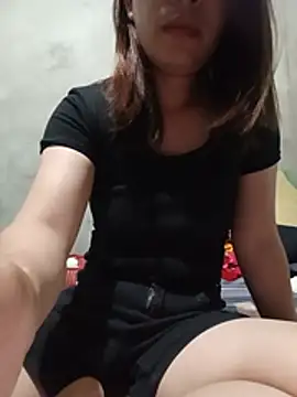 Snapshot of -Trinina- chatting on July 1, 2026, 10:43 pm -Trinina- online show from July 1, 2026, 10:43 pm