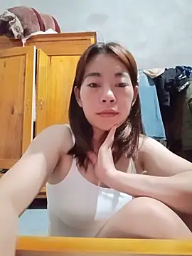 Snapshot of -Trinina- chatting on June 4, 2026, 5:06 pm -Trinina- online show from June 4, 2026, 5:06 pm