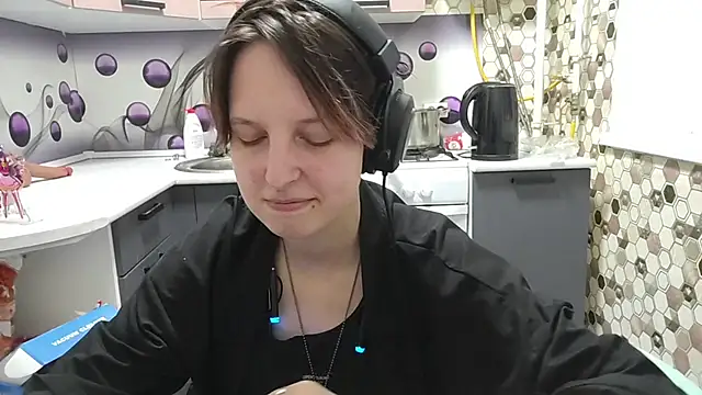 Snapshot of Saranade chatting on June 19, 2026, 5:41 pm Saranade online show from June 19, 2026, 5:41 pm