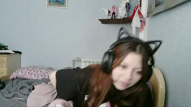Snapshot of AlessiaViolet chatting on June 24, 2026, 10:36 am AlessiaViolet online show from June 24, 2026, 10:36 am