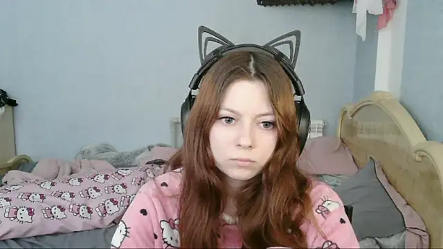 Snapshot of AlessiaViolet chatting on June 27, 2026, 12:22 pm AlessiaViolet online show from June 27, 2026, 12:22 pm