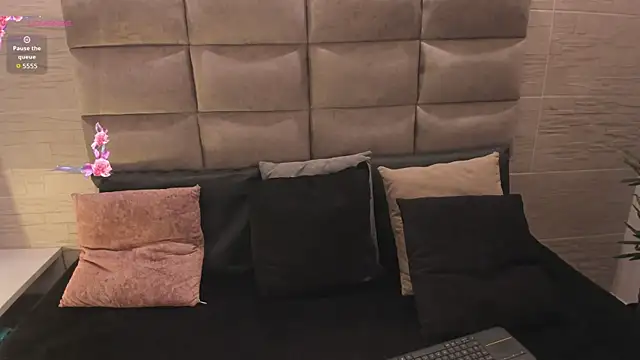 EllieAdeline online show from July 1, 2026, 4:02 am