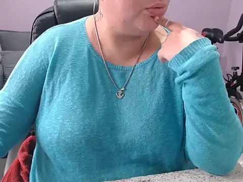 Snapshot of June_Osborne chatting on May 29, 2026, 6:14 pm June Osborne online show from May 29, 2026, 6:14 pm