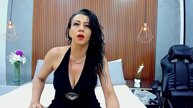 Snapshot of Velvet_Luxx chatting on June 20, 2026, 7:41 pm Velvet Luxx online show from June 20, 2026, 7:41 pm