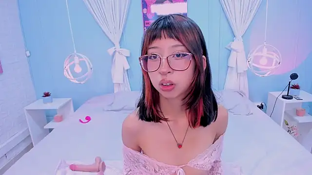 Snapshot of Venus_Rouge chatting on July 10, 2026, 3:39 am Venus Rouge online show from July 10, 2026, 3:39 am