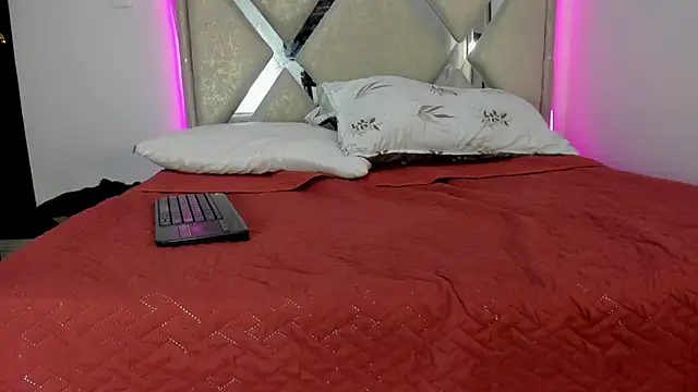 Lucas cruz1 online show from June 19, 2026, 3:23 am