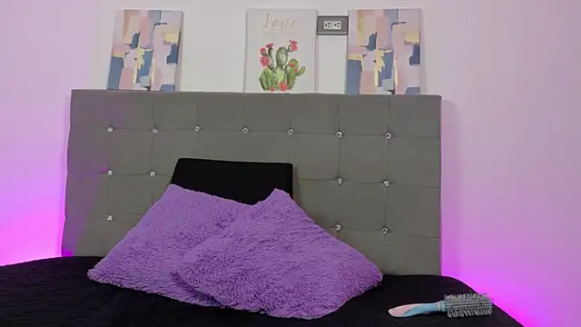 Snapshot of Nira_Lux chatting on June 25, 2026, 5:12 am Nira Lux online show from June 25, 2026, 5:12 am