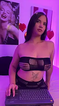 Lara petit online show from June 14, 2026, 6:31 pm