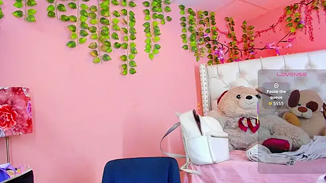 Snapshot of valentinee_xo chatting on June 23, 2026, 6:11 am valentinee xo online show from June 23, 2026, 6:11 am