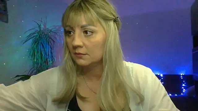 Snapshot of LunaaKiss chatting on June 11, 2026, 7:55 pm LunaaKiss online show from June 11, 2026, 7:55 pm