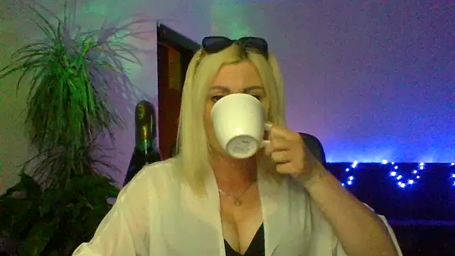 Snapshot of LunaaKiss chatting on June 30, 2026, 9:15 pm LunaaKiss online show from June 30, 2026, 9:15 pm