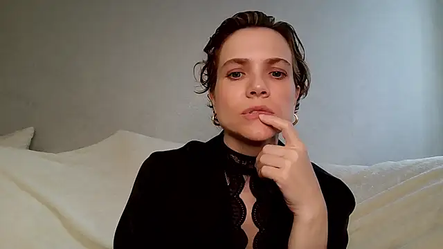 Snapshot of NatalieMoses chatting on July 2, 2026, 9:15 am NatalieMoses online show from July 2, 2026, 9:15 am