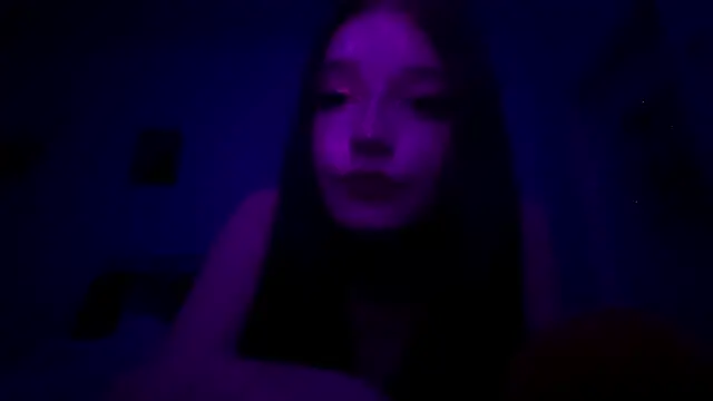 Snapshot of AlexaMax chatting on June 3, 2026, 5:39 pm AlexaMax online show from June 3, 2026, 5:39 pm