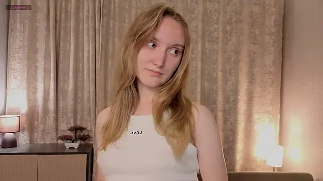 Snapshot of JenevaLitalien chatting on June 19, 2026, 6:03 pm JenevaLitalien online show from June 19, 2026, 6:03 pm