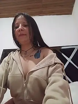 Snapshot of DafneNicole chatting on June 16, 2026, 1:33 pm DafneNicole online show from June 16, 2026, 1:33 pm