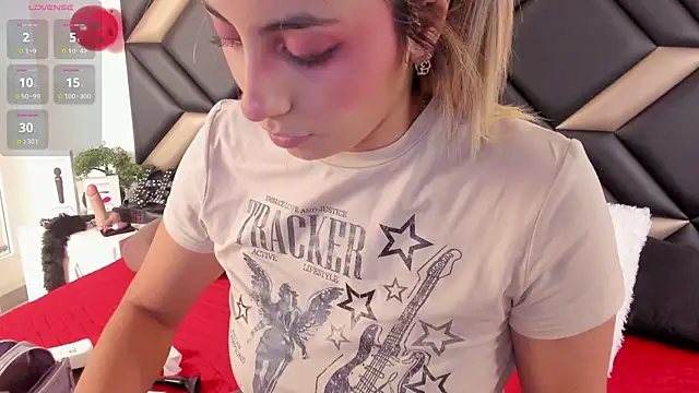Snapshot of AdrianaHarlow chatting on July 15, 2026, 7:21 pm AdrianaHarlow online show from July 15, 2026, 7:21 pm