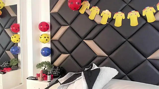 Snapshot of AdrianaHarlow chatting on June 17, 2026, 7:02 pm AdrianaHarlow online show from June 17, 2026, 7:02 pm