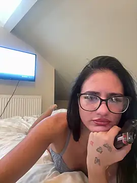 Snapshot of CherryC_x chatting on June 2, 2026, 1:22 pm CherryC x online show from June 2, 2026, 1:22 pm