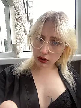 Snapshot of xp_blondie chatting on June 11, 2026, 12:46 pm xp blondie online show from June 11, 2026, 12:46 pm