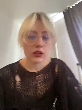 Snapshot of xp_blondie chatting on June 3, 2026, 10:27 am xp blondie online show from June 3, 2026, 10:27 am