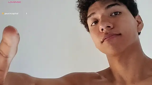 Snapshot of Maximiliano_Young chatting on July 15, 2026, 12:34 pm Maximiliano Young online show from July 15, 2026, 12:34 pm