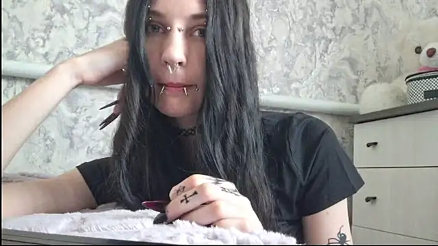 Snapshot of KrissyHiott chatting on June 8, 2026, 4:13 am KrissyHiott online show from June 8, 2026, 4:13 am