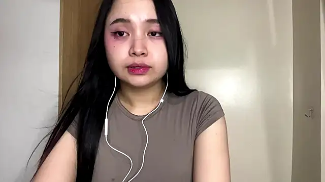 KrystaDonnellan online show from May 31, 2026, 12:33 pm