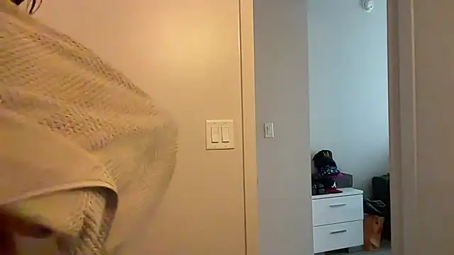Snapshot of allyanalangell chatting on July 7, 2026, 4:43 pm allyanalangell online show from July 7, 2026, 4:43 pm