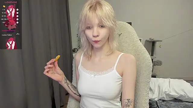 Snapshot of voguecaroline chatting on July 24, 2026, 9:11 pm voguecaroline online show from July 24, 2026, 9:11 pm