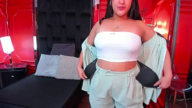 Snapshot of amberhanks chatting on July 7, 2026, 12:09 pm amberhanks online show from July 7, 2026, 12:09 pm
