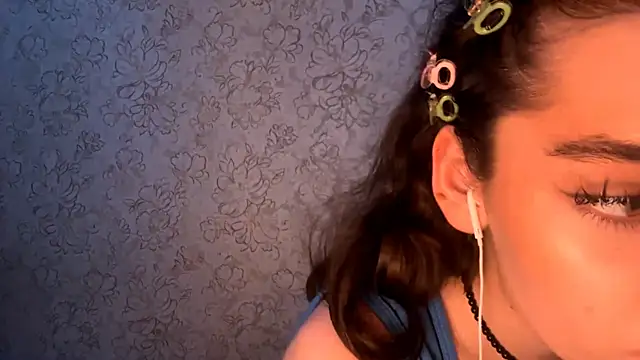 Snapshot of LaceyBatter chatting on July 4, 2026, 9:08 pm LaceyBatter online show from July 4, 2026, 9:08 pm