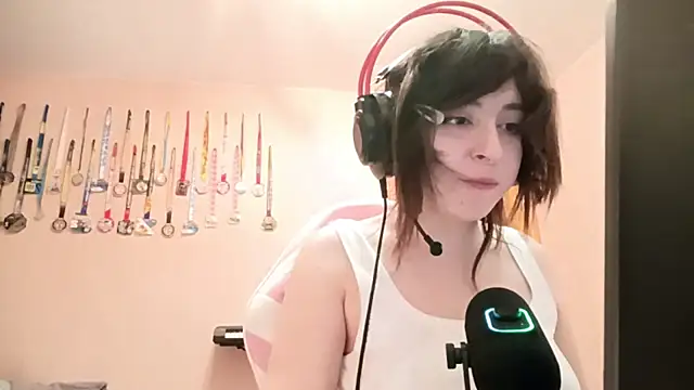 bunnyhoneylovehands online show from June 21, 2026, 6:57 pm
