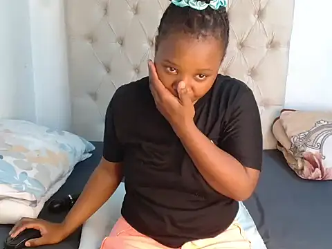 Lihle 00 online show from June 19, 2026, 1:39 pm