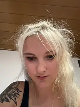 Snapshot of Viviluu_Offiziell chatting on August 5, 2026, 7:19 pm Viviluu Offiziell online show from August 5, 2026, 7:19 pm