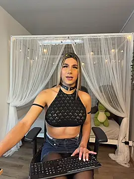 Snapshot of Martinaa_Rose chatting on June 25, 2026, 12:54 pm Martinaa Rose online show from June 25, 2026, 12:54 pm