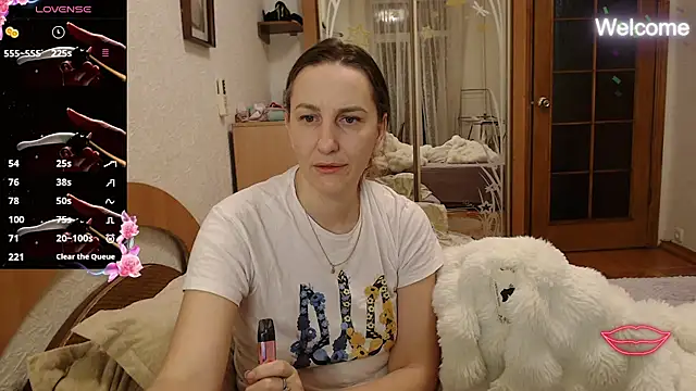 Yevgeshka-Milashka online show from December 18, 2025, 4:17 am