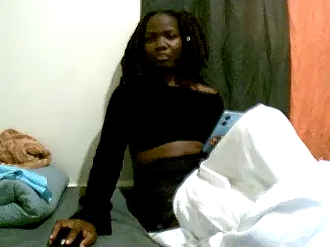 QueenSar online show from June 17, 2026, 7:02 pm