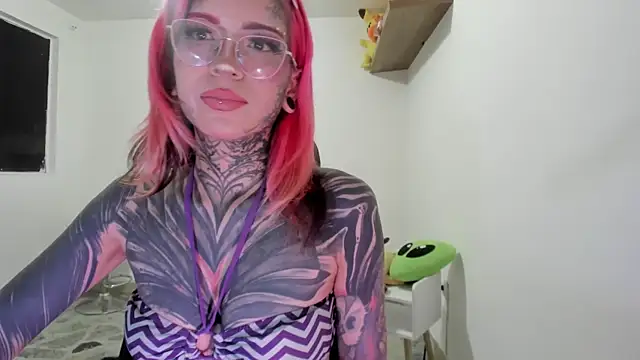 Snapshot of Nickidoll66_ chatting on July 3, 2026, 2:51 am Nickidoll66 online show from July 3, 2026, 2:51 am