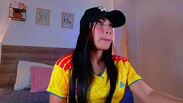 Snapshot of _Emmakiss_ chatting on July 7, 2026, 9:07 pm Emmakiss online show from July 7, 2026, 9:07 pm