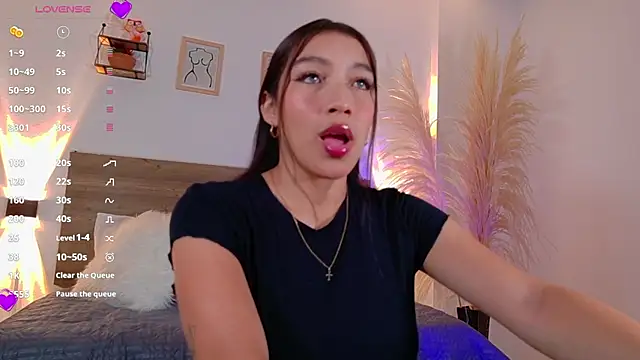 Snapshot of _Emmakiss_ chatting on June 16, 2026, 12:38 pm Emmakiss online show from June 16, 2026, 12:38 pm