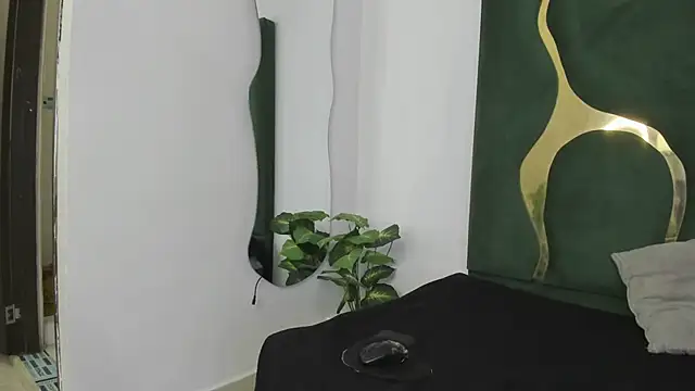 Snapshot of Mila_petiteasm chatting on June 27, 2026, 12:33 pm Mila petiteasm online show from June 27, 2026, 12:33 pm