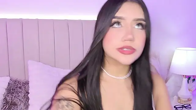 Snapshot of ChloeHall_ chatting on June 15, 2026, 4:34 am ChloeHall online show from June 15, 2026, 4:34 am