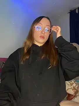 Caamii  online show from June 17, 2026, 3:28 am
