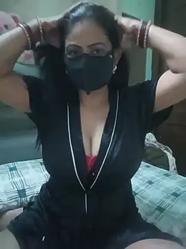 Snapshot of Yours_Stepmom chatting on June 7, 2026, 4:18 am Yours Stepmom online show from June 7, 2026, 4:18 am