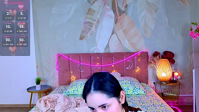 Snapshot of RuthHalll chatting on July 5, 2026, 9:05 am RuthHalll online show from July 5, 2026, 9:05 am