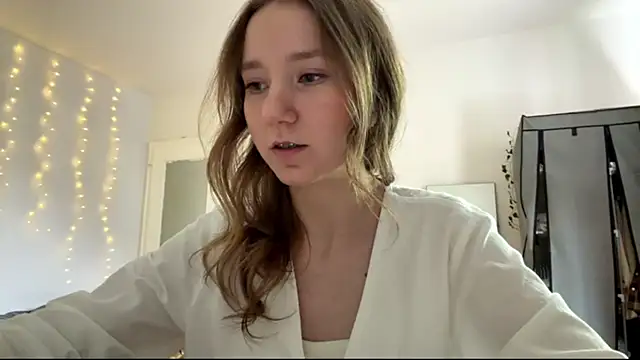 Snapshot of smalllisa chatting on June 13, 2026, 4:16 pm smalllisa online show from June 13, 2026, 4:16 pm