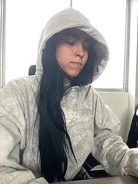 Snapshot of Sara_fernandez- chatting on June 5, 2026, 1:28 pm Sara fernandez- online show from June 5, 2026, 1:28 pm