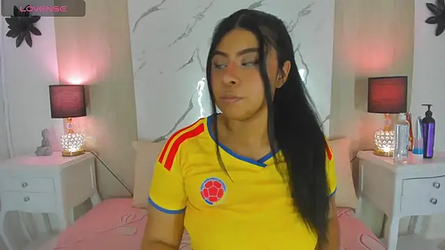 Snapshot of DanniValencia chatting on June 28, 2026, 7:42 pm DanniValencia online show from June 28, 2026, 7:42 pm