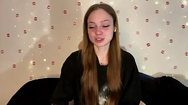 Snapshot of itskylieee chatting on July 18, 2026, 9:18 am itskylieee online show from July 18, 2026, 9:18 am