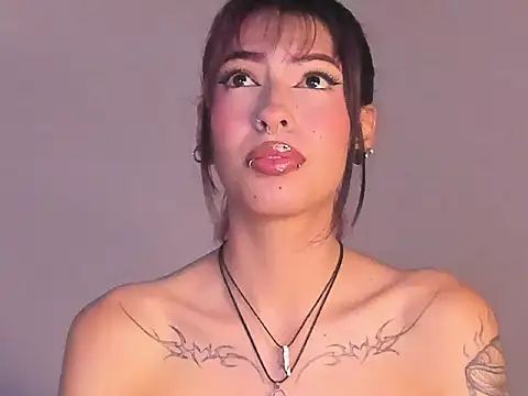 Snapshot of EvaBenely_ chatting on June 29, 2026, 5:36 am EvaBenely online show from June 29, 2026, 5:36 am